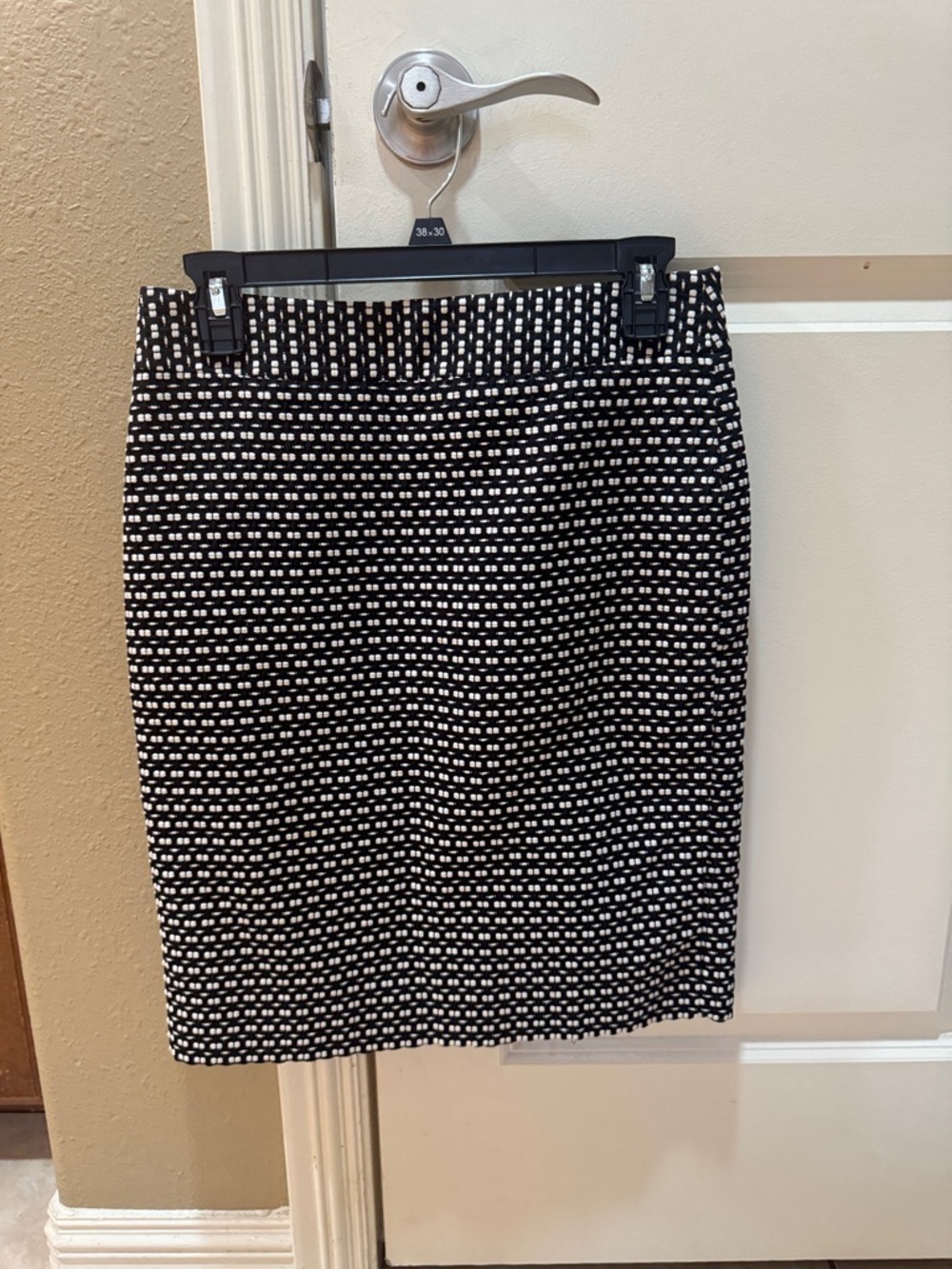 Ann Taylor Black and White Patterned Pencil Skirt